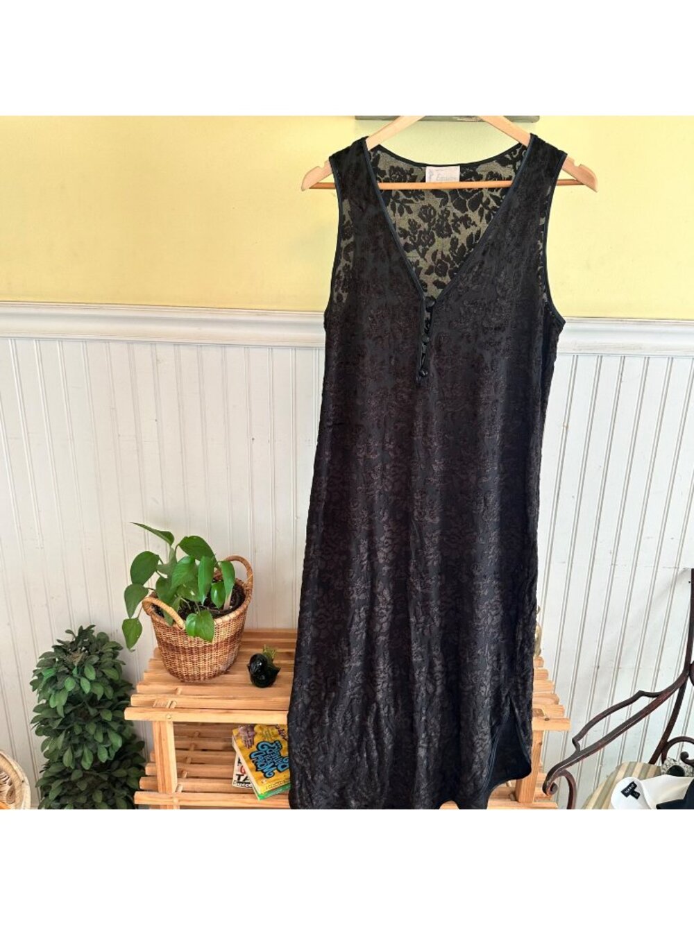 Expressions By California Dynasty Black Sleeveless Floral Lace Button-Front Dres